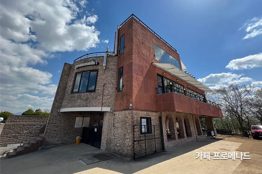 카페 통유리 창문단열필름 시공 모습