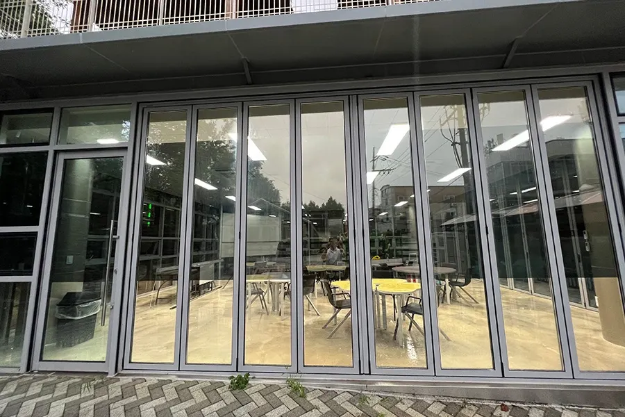 대구교육대학교 도서관 단열필름 시공 완료 후 창문 모습