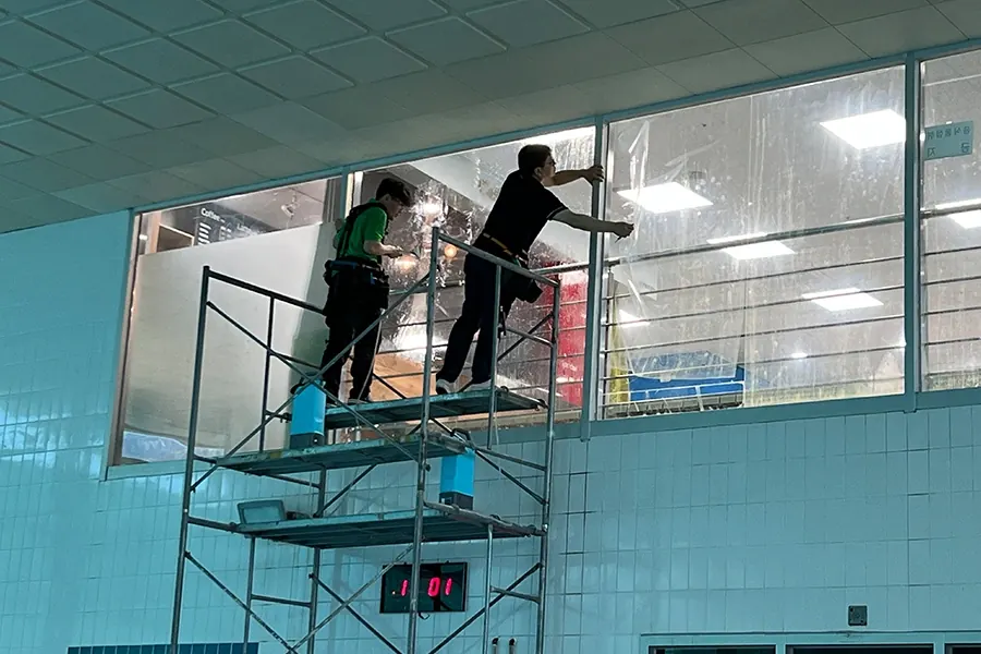 체육센터 유리창 창문단열필름 시공 전경