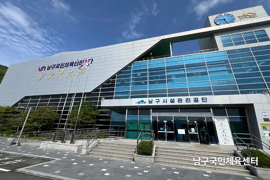 체육시설 창문단열필름 시공 완료 모습
