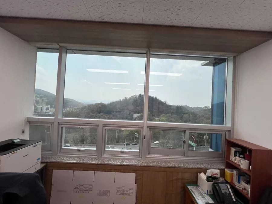 부평 사무실 창문단열필름 시공 후 창호 모습