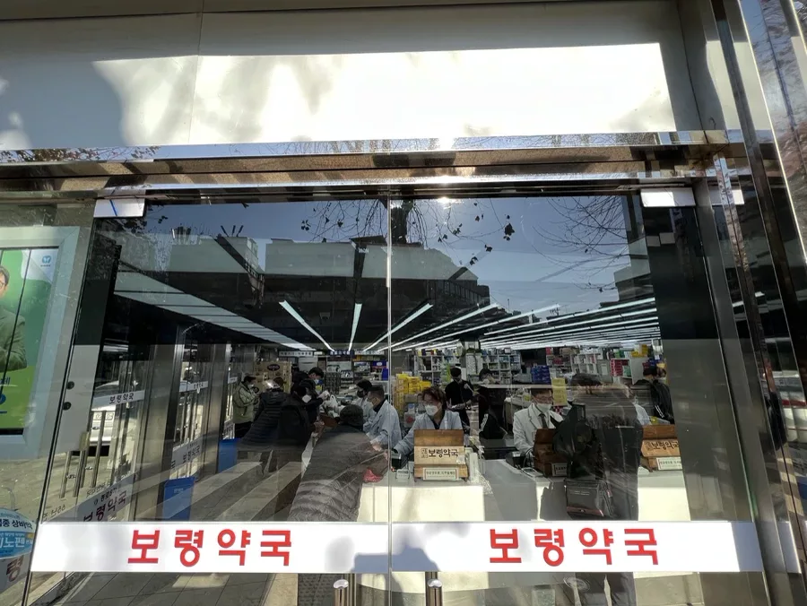 종로 약국 창문단열필름 시공 전 유리창 상태