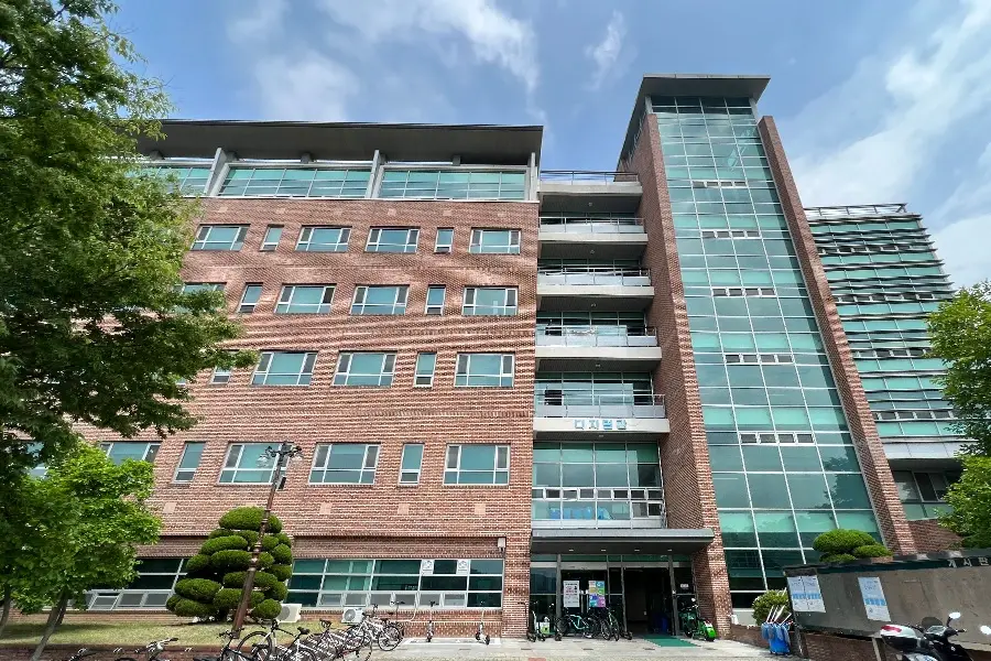 사무동 건물 전체 창문단열필름 시공 모습