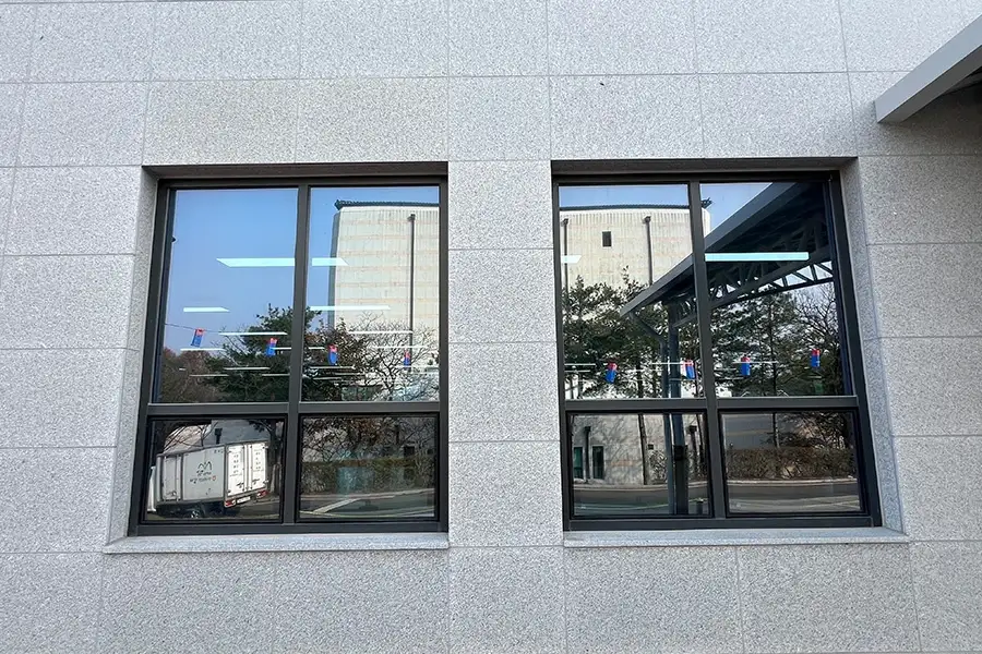 건물 외벽 창문 창문단열필름 시공 전경